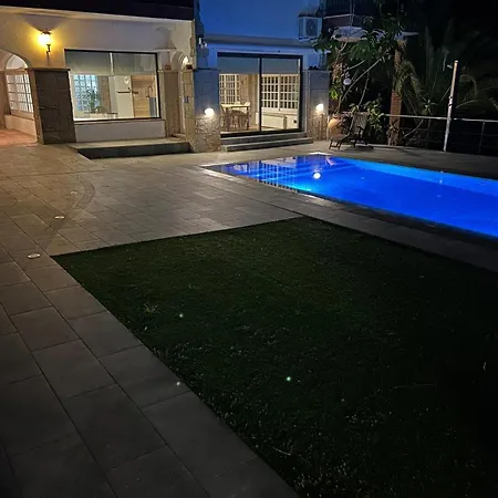 Costa Maresme Barcelona , Relax&pool Сasa de vacaciones Cabrils
